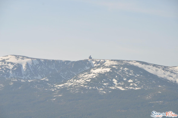 Zbliżenie na Śnieżne Kotły  widok z Zakrętu Śmierci