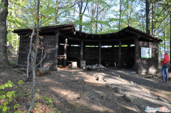 Drewniane szałas przy Zbójeckich Skałach