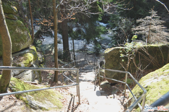 zejście do Wodospadu Szklarki