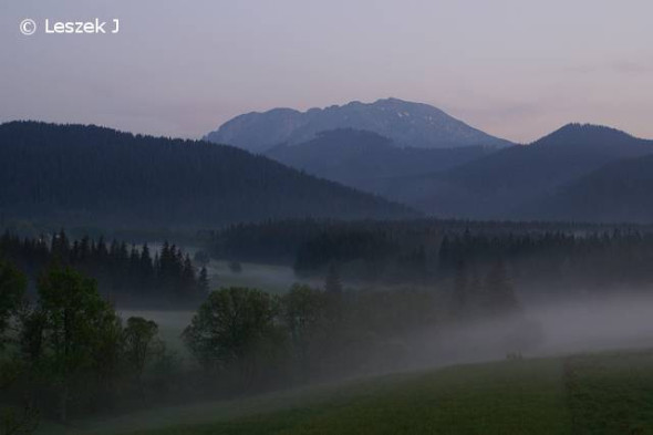Widok na Giewont i okolice o zmieszchu