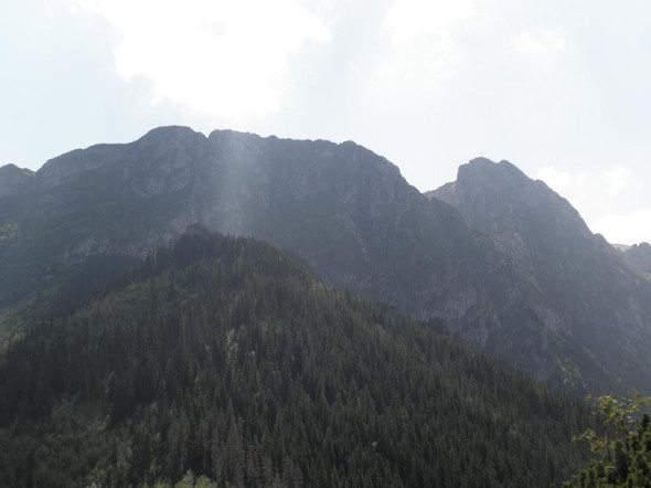 Widok z Sarnich Skałek na Giewont