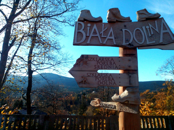 Widok na Szrenicę z dworca PKP