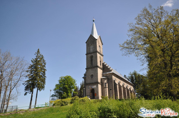 Kościół pw. Bożego Ciała - widok z parkingu